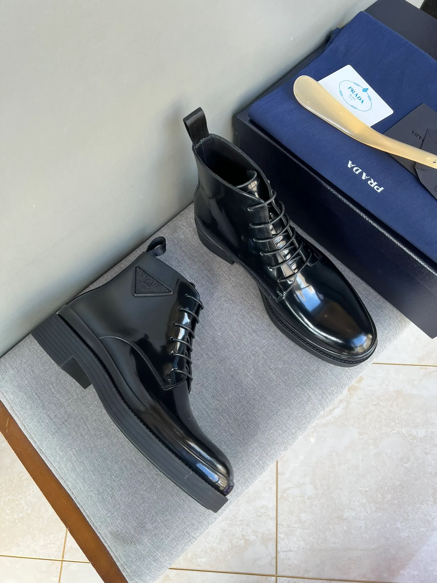 Batch of 1000💰Exclusive hot-selling new Prada Chelsea thick-soled men's shoes, naked boots, imported calf leather on the surface, cow leather on the lining, the outsole is made of private model TPU material, the frosted effect is consistent with the original version, 39-44 in stock (38, 45 custom-made, non-refundable)